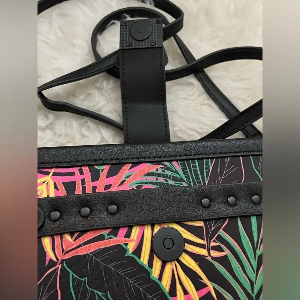 Call it Spring Crossbody Bag Hardshell Leafy Pattern - Picture 6 of 11